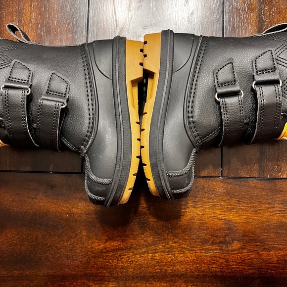 Lightly-worn Winter Boots for toddlers - Picture 3 of 4